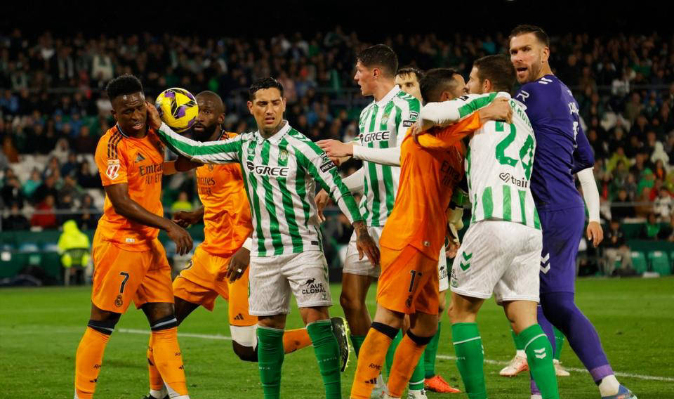 足坛震荡！10亿天价诱惑，皇马一哥维尼修斯或将“叛逃”沙特？