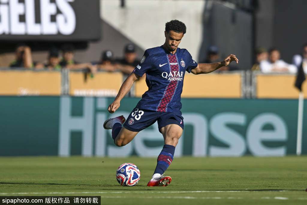 1亿欧元！曼联疯狂追求巴黎19岁天才，扎伊尔-埃默里成转会窗口最大悬念